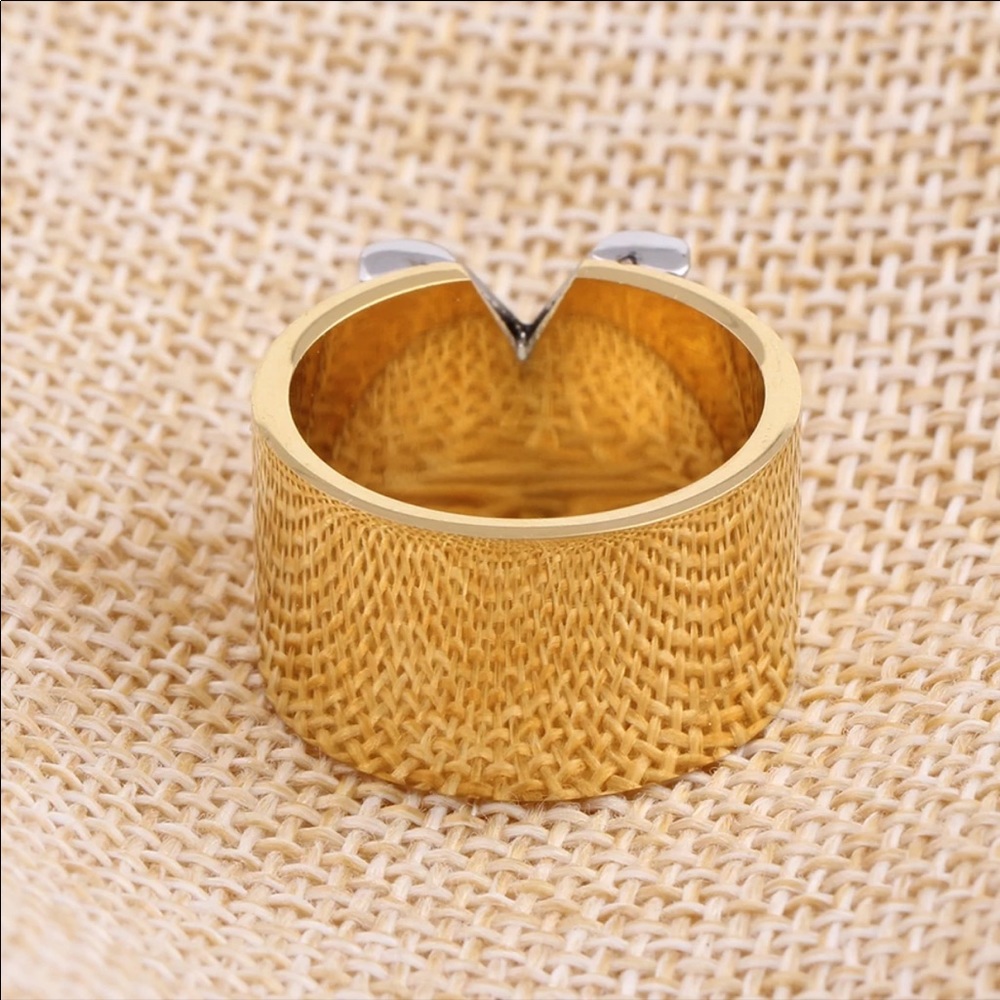 NEW V ring design 18k Rose Gold Filled Love Ring - Picture 9 of 9